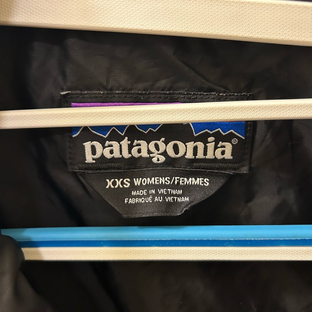 Patagonia Women's Black Puffer Jacket - Picture 2 of 3